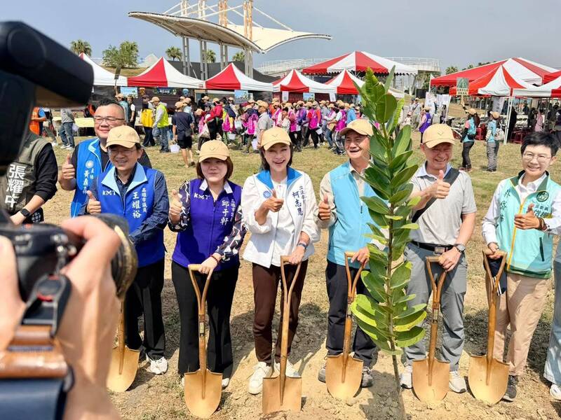 出席高雄植樹活動 柯志恩:預約可深呼吸的未來