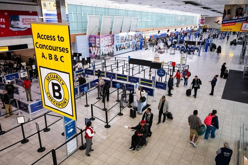 美航管中心瀰漫化學刺鼻味!華府周圍4大機場一度停止起降