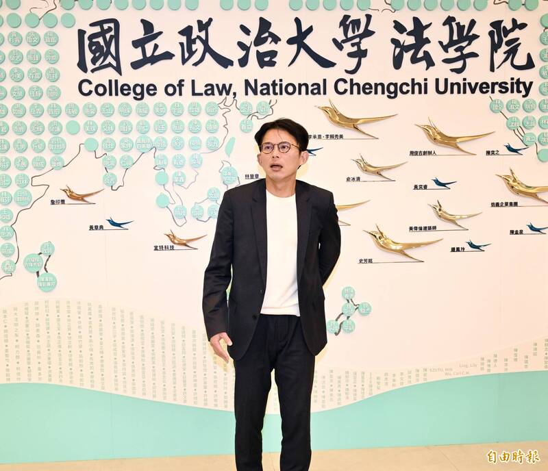 尷尬!黃國昌問現場「沒人要問問題?」 記者回一句爆紅