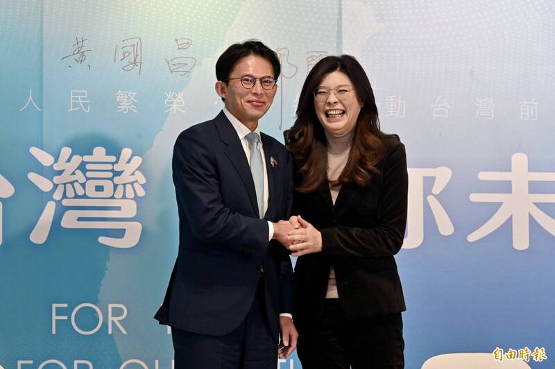 鄭麗文、黃國昌簽名 許諾社福、居住正義、環境永續、AI產業治理4大領域願景