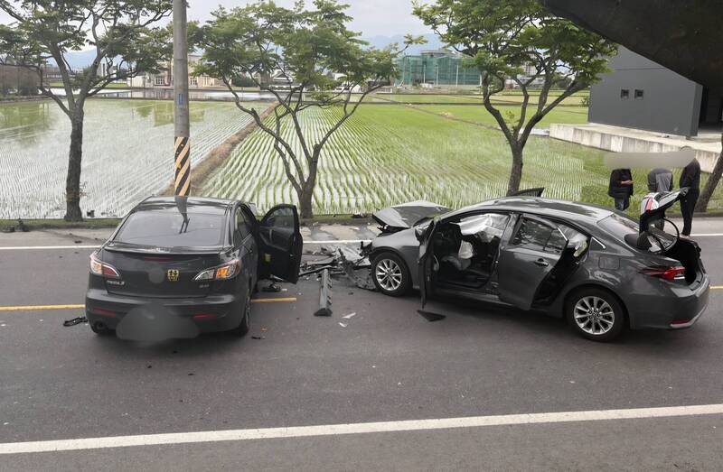 宜蘭五結對向轎車相撞釀5傷 車輛橫停路中央交通一度受阻