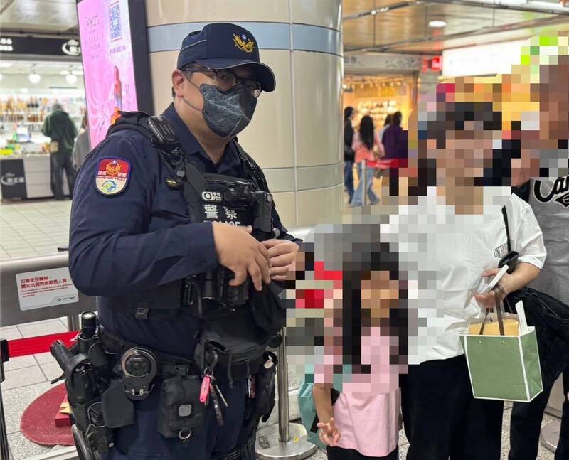 8歲女童跟家人參加台北燈節在捷運站走失 捷警暖心助團圓