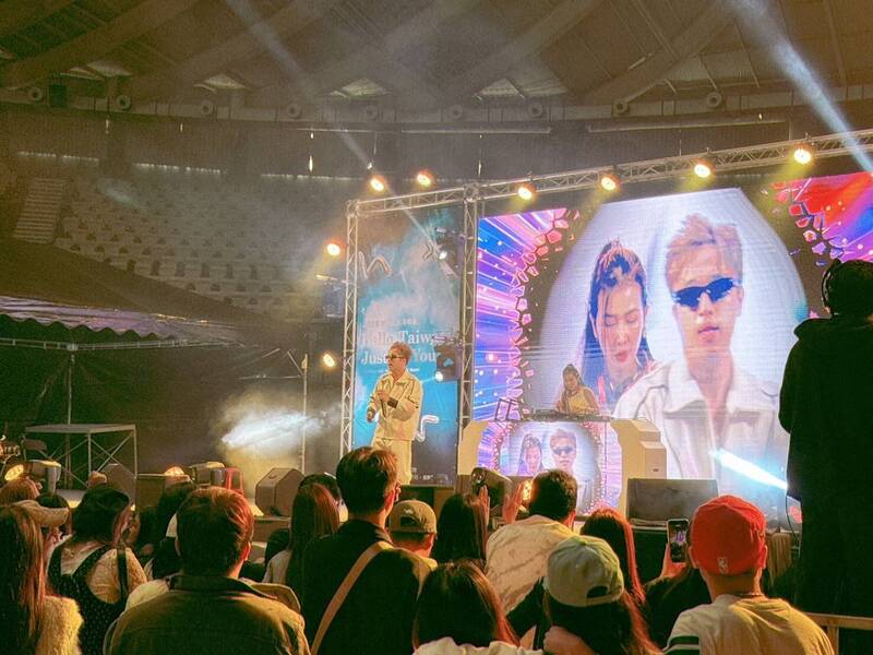 雲林在地企業辦演唱會 越南一線知名歌手嗨爆體育館