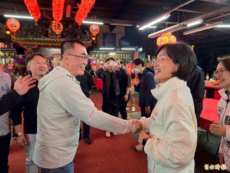 新北市長藍綠參選人首同框 蘇巧慧喊「為新北加油」李四川微笑回應