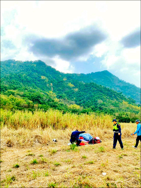 低空強風 人傘捲一圈 飛行傘玩家 墜地亡