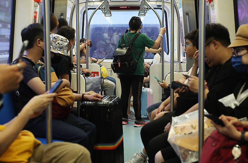 《TAIPEI TIMES》Taipei police warn of professional pickpockets in MRT