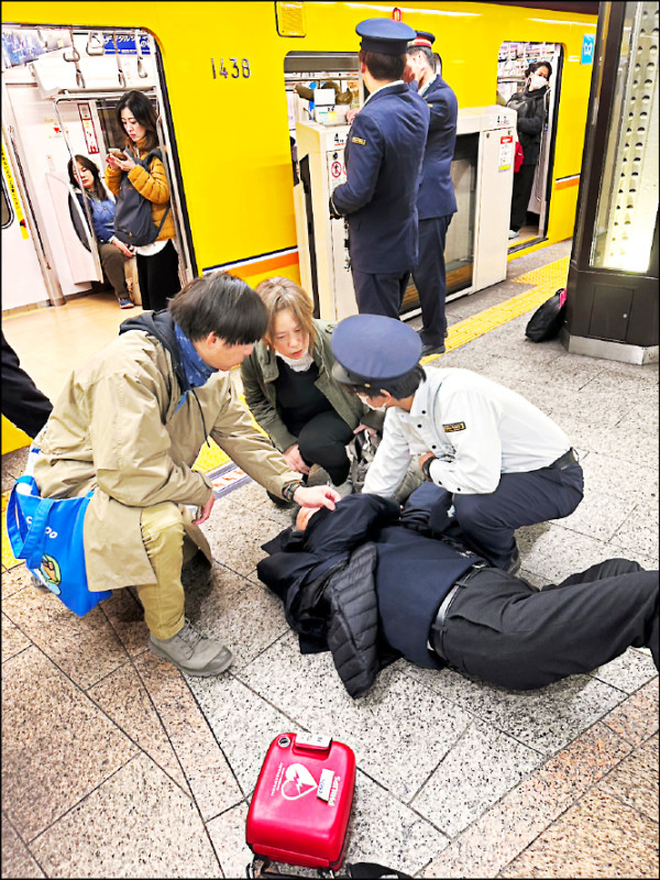 桃2消防員 東京急救倒地民眾