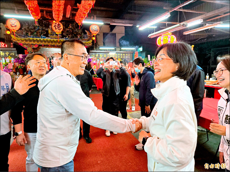 李四川參選提名後 首度同框蘇巧慧握手