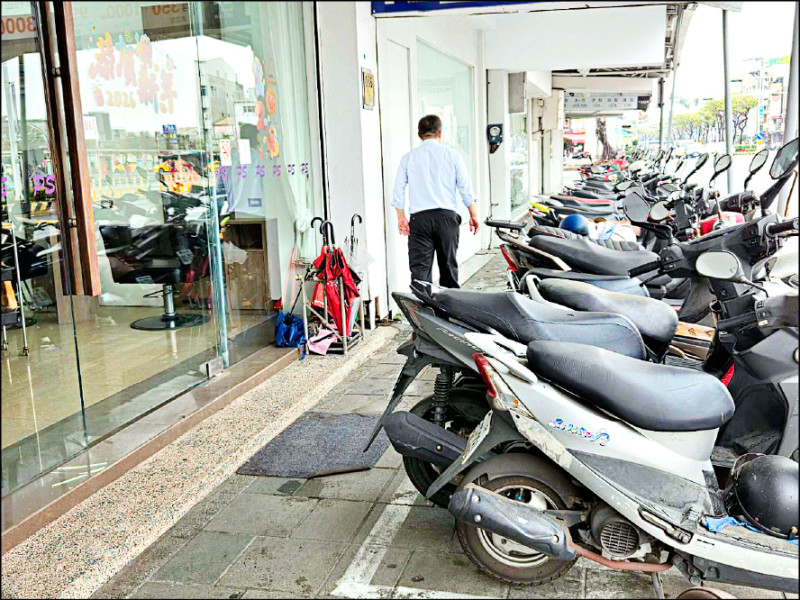 嘉義車站前人行道拓寬 機車將退出