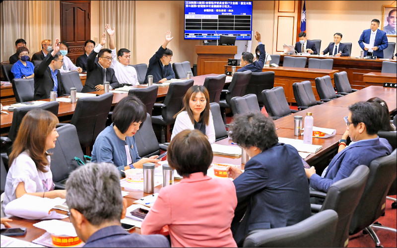 自由日日shoot》防堵政客「赴中領旨」 國安法案 遭藍白封殺850次