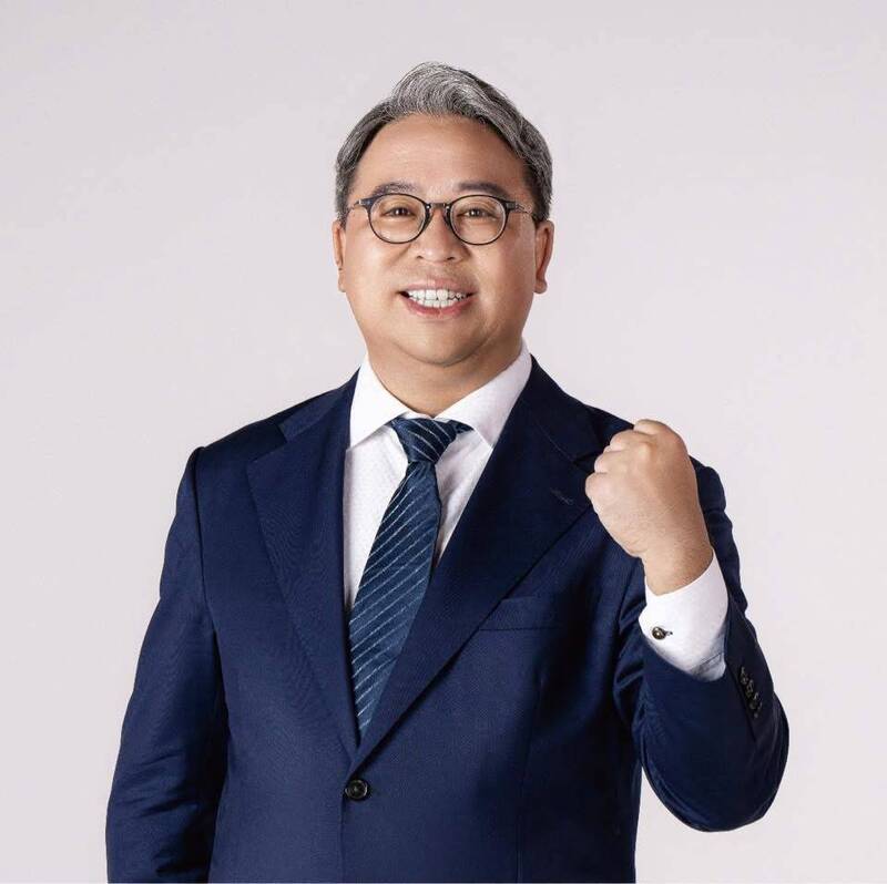 蔣萬安同班同學挑戰張善政?法務部次長黃世杰回應了