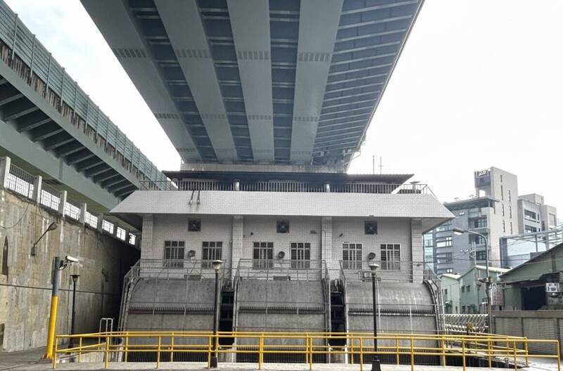 耗資7600萬元打造韌性防洪網 新北抽水站撈污機再升級