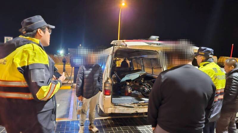 扫荡新竹县新丰湖口地区飙车歪风，检警跨县市拘提改装车业者和骑手。（新湖警分局提供）