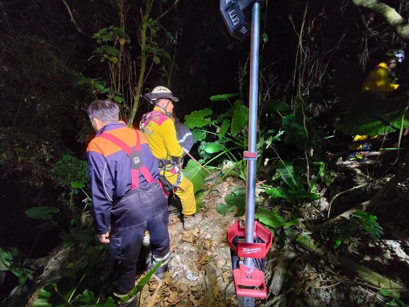 台中雙載父子離奇失聯 警邊坡尋獲父親亡、兒送醫