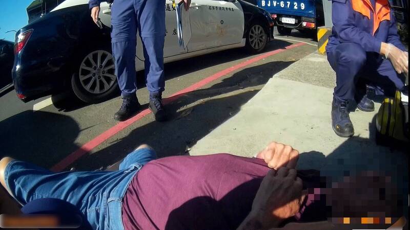 離譜路倒! 嚇人酒測值驚動警方 調監視器真相曝光