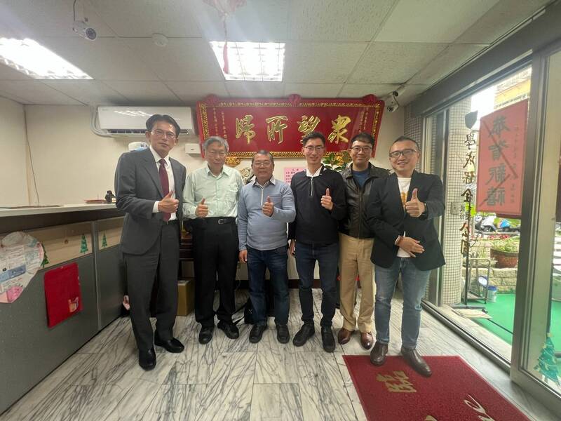 藍老將之子披白袍初選失利!黃承鋒聽柯文哲「這理由」後放棄參選