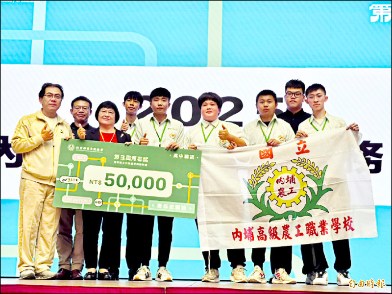 協助修車、義診 內埔農工、北醫獲青年志霸獎