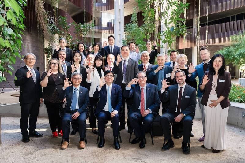 陳其邁邀光谷名校合作矽光子技術 好過日:「翻轉高雄」大事