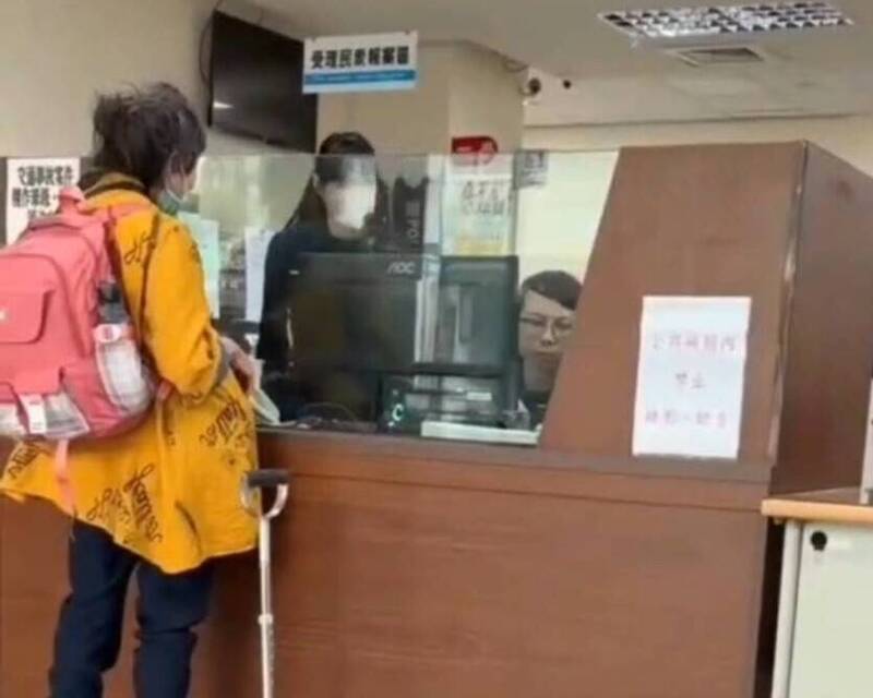 台中8旬嬤稱住家鬧鬼 硬盧警方當道士驅魔