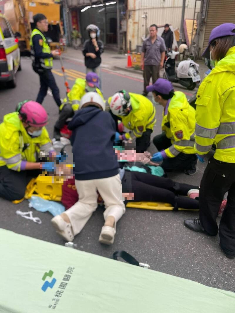 八德聯結車、機車車禍 母及1歲女嬰飛出車外當場OHCA