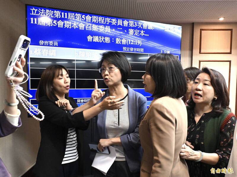 翁曉玲沒收程委會表決綠委轟不要臉 國民黨團:遵循議事慣例