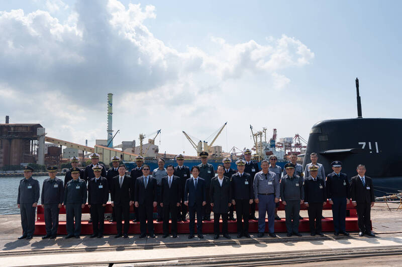 總統賴清德今前往高雄視導「海昌計畫」、「海軍大氣海洋局」及「海軍256戰隊」，並登艦視導海鯤軍艦。（總統府提供）