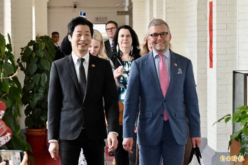 金屬外交發威!芬蘭國會團衝「大港開唱」追星 拜會陳其邁