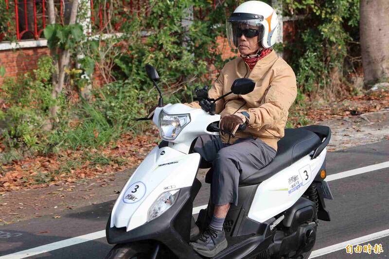74歲送餐志工嚮往「不老騎士」19年 買新機車參加公益環島圓夢