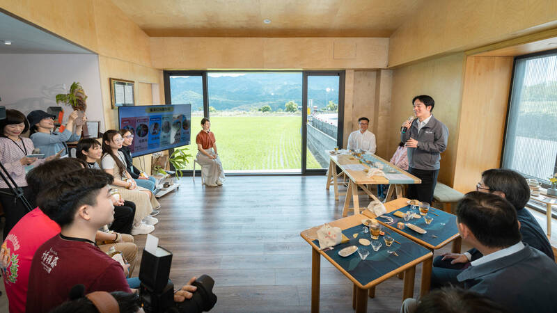 訪台東「女兒不懂茶」 賴清德承諾專案助茶農外銷美國