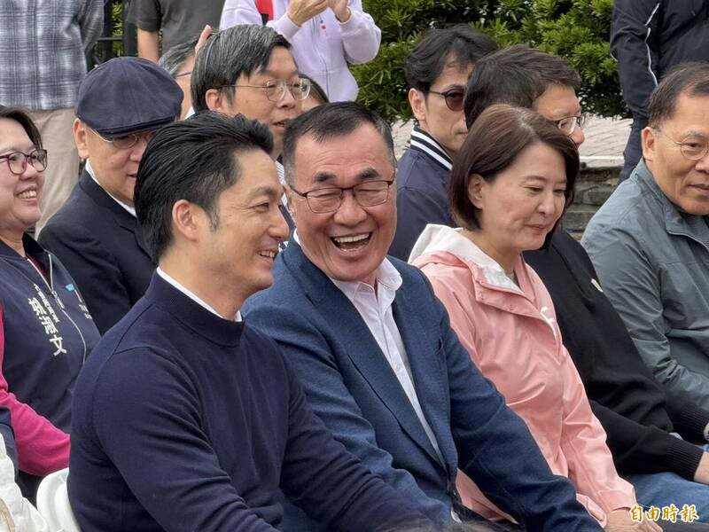 捐血活動合體蔣萬安 李四川曝蔣傳授「二字訣」選舉心法