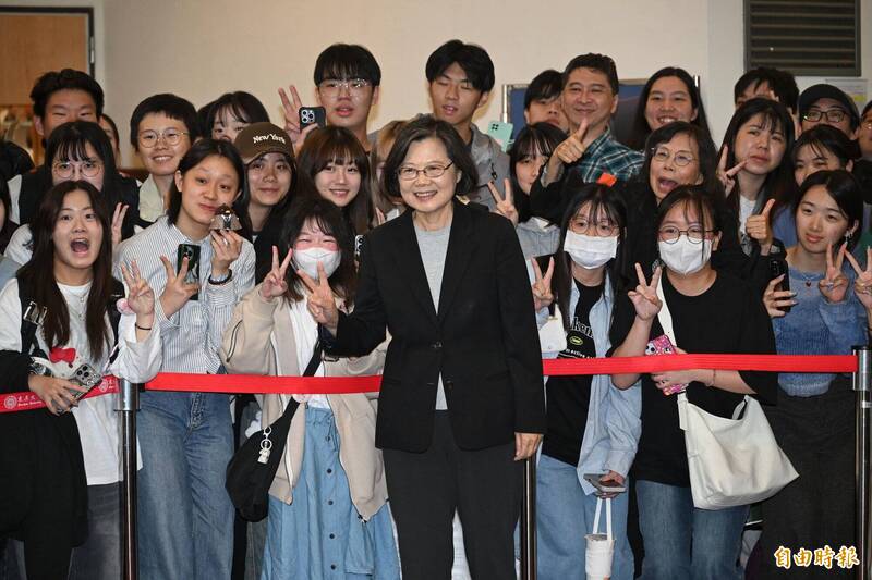 重返母校開講爆滿 蔡英文:期待學生找到自己的舞台