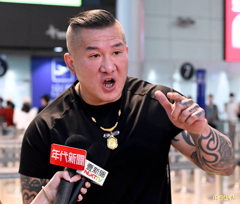 館長直播悲喊沒明天! 粉專酸爆:腰桿挺直膝蓋軟Q