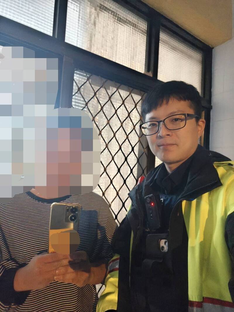 無sim卡機遺失 台東成功警從桌布找線索尋回失主