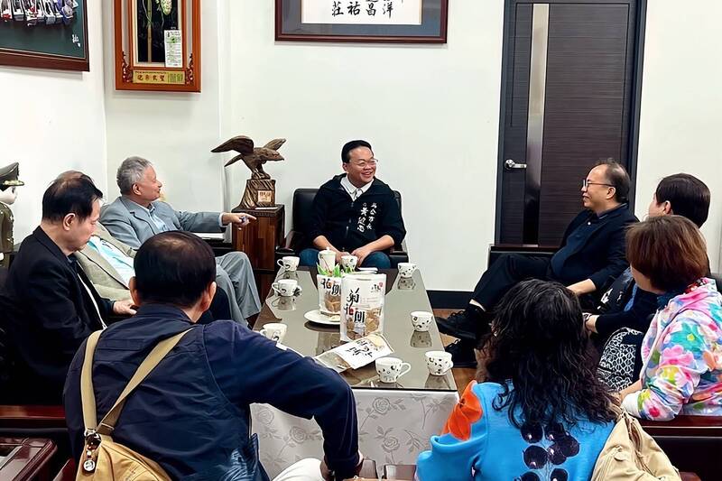 參選澎湖縣長黑馬 馬公市長黃健忠訪客拜會增