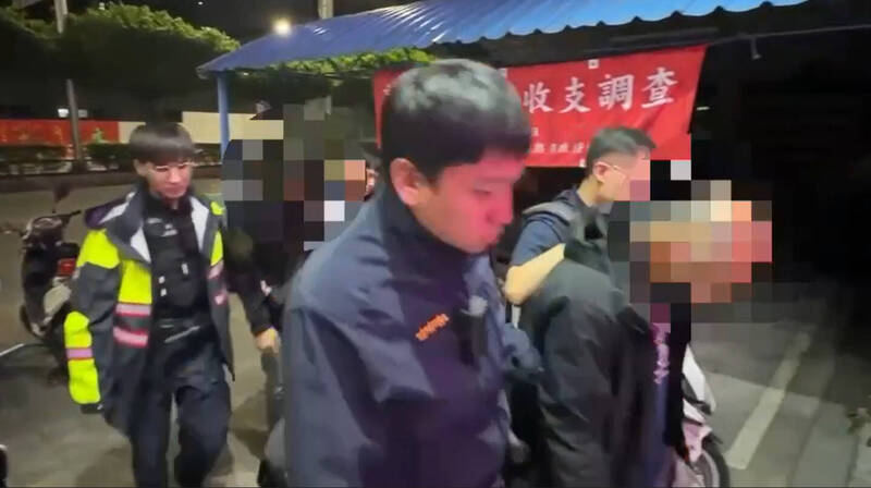 掏證件掉煙彈他心虛逃跑被警開2槍 毒蟲凌晨投案