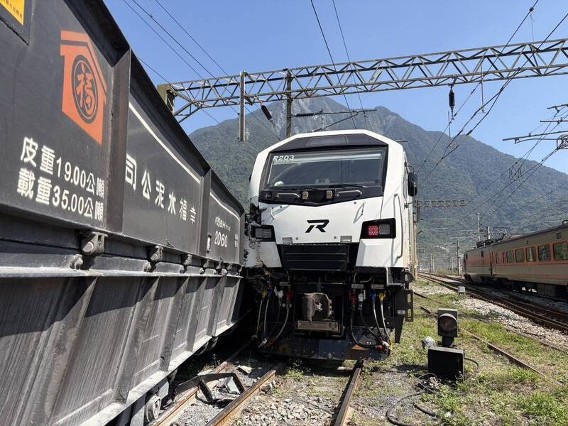 連2天出狀況!台鐵3月自強號冒火、調車衝撞 運安會立案調查