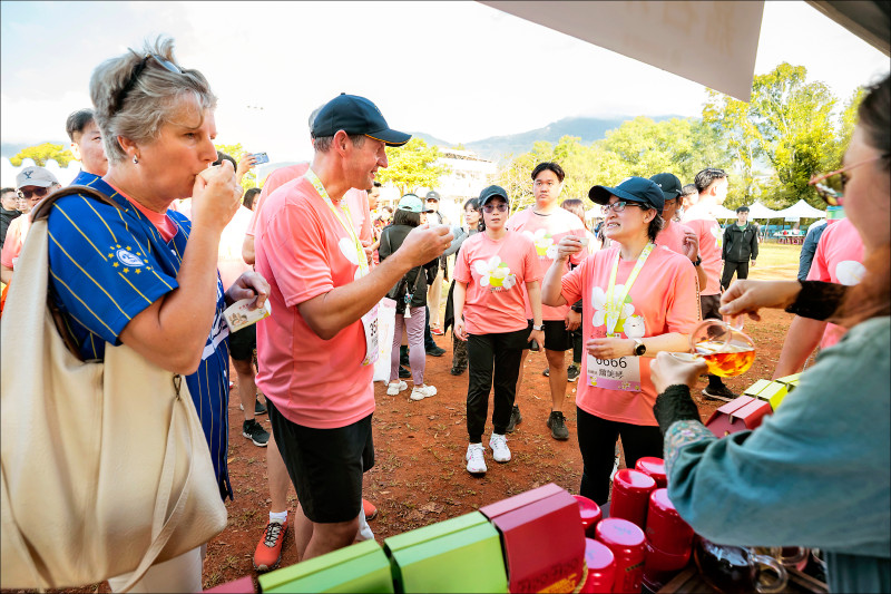 蕭美琴偕歐洲使節 瑞穗路跑6公里