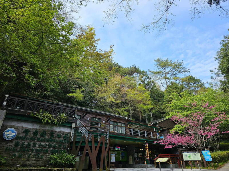 雪見遊憩區奪全台政府機關首張場館服務碳足跡標籤 將打造低碳公園