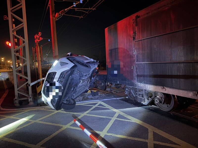 自家人翹班開車闖平交道 台鐵公司懲處出爐