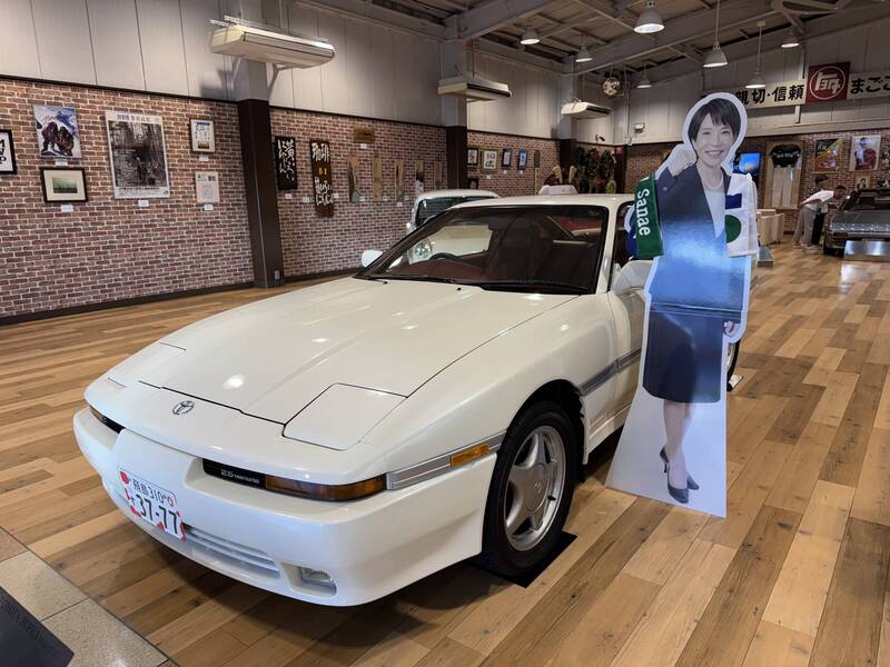 當首相不能開車！高市早苗收到「第1台愛車復刻模型」嗨翻