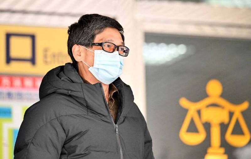 「強吸胸部頭埋雙腿」猥褻女法官、書記官  庭長蔡明宏二審改重判