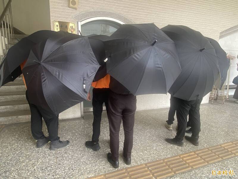 百果山無臉男屍案解剖！家屬黑傘陣掩護 聞毒品指控噤聲