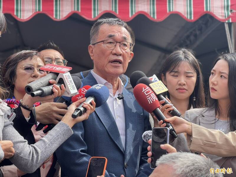 與游象賢同框惹議 李四川：自然互動無需出示良民證才合照