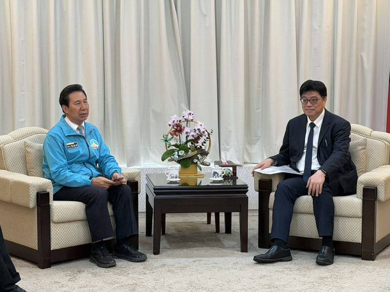 陳福海爭取小三通增班 邱垂正:尊重交通部專業