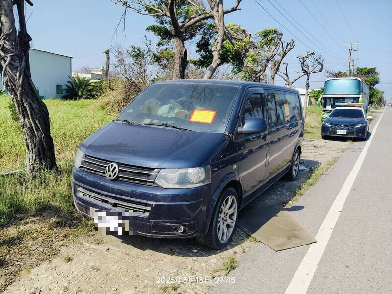 「破窗廢車」終於不見了！ 鹿港彰濱大道綠帶「都市傳奇」被警破解