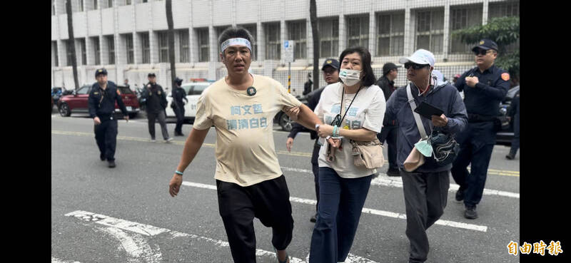 京華城宣判》小草北院外聲援柯文哲 與路人爆口角險上演全武行