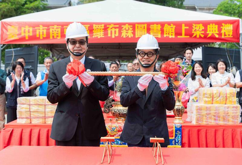 台中羅布森圖書館上梁!結合自然與生態 預計年底開館