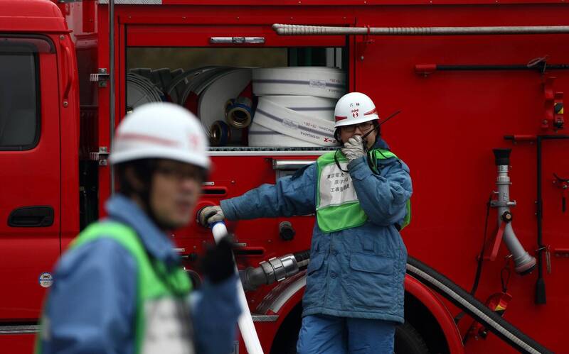 日本消防車「忘記裝水」就出動! 到火場噴不出水全愣住了