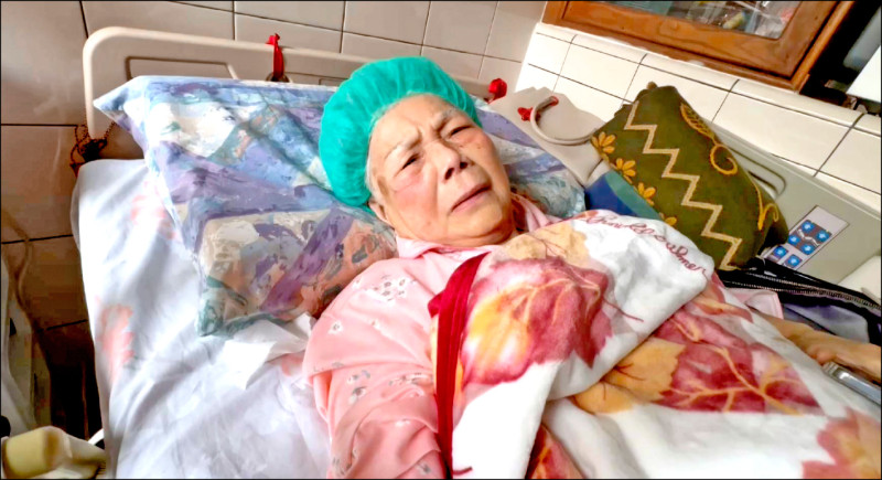 臥床聽聞宣判落淚 柯媽嘆「吃人夠夠」