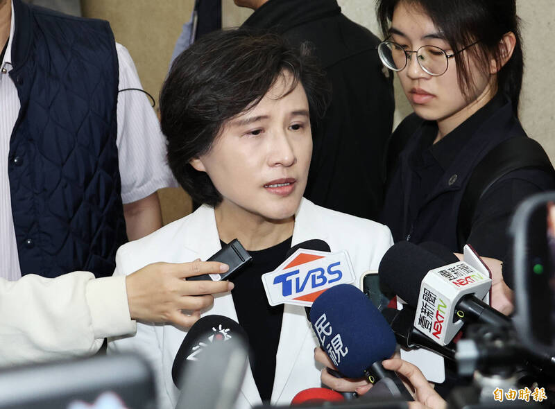 戰友顏慧欣辭世爆生前遭職場霸凌 鄭麗君哽咽淚灑立院